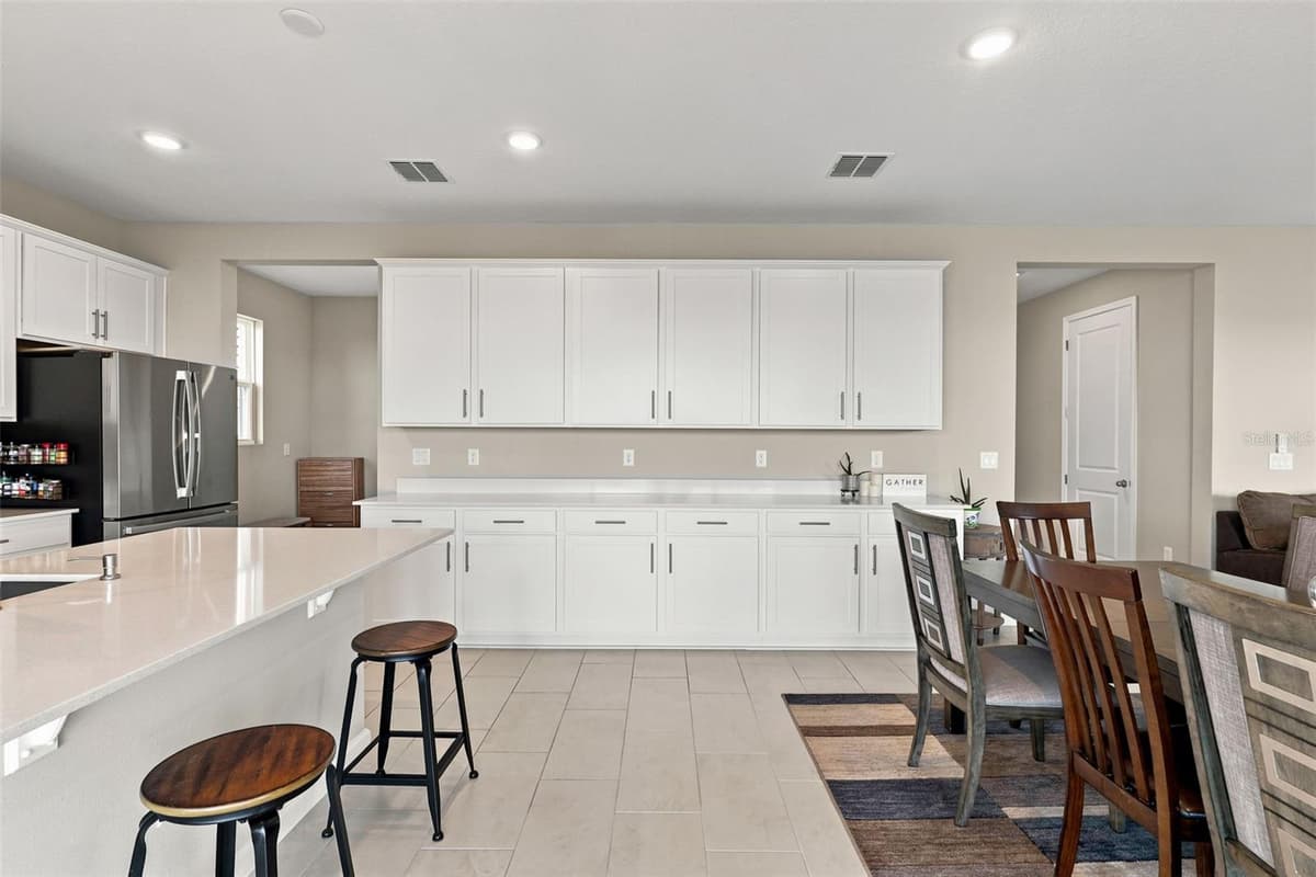 832 GRIFFON AVENUE — photo 18 of 58