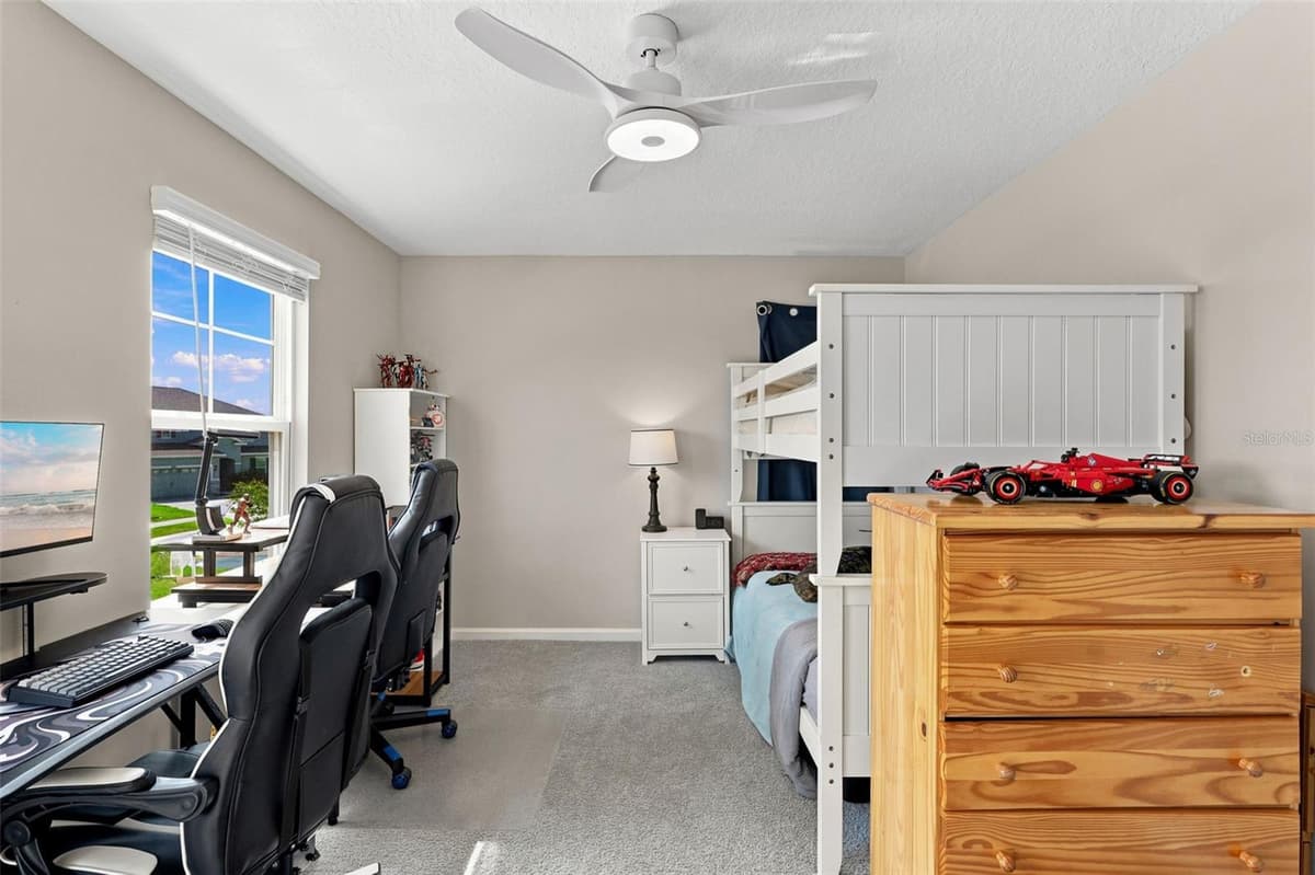 832 GRIFFON AVENUE — photo 40 of 58