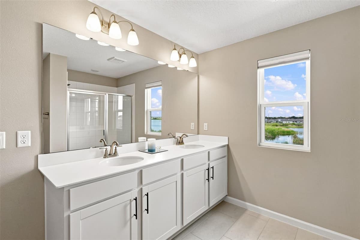 832 GRIFFON AVENUE — photo 37 of 58