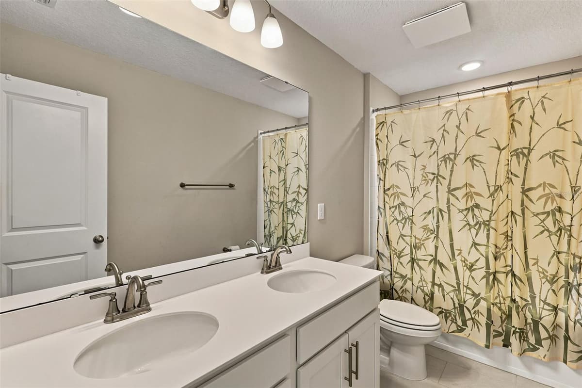 832 GRIFFON AVENUE — photo 32 of 58