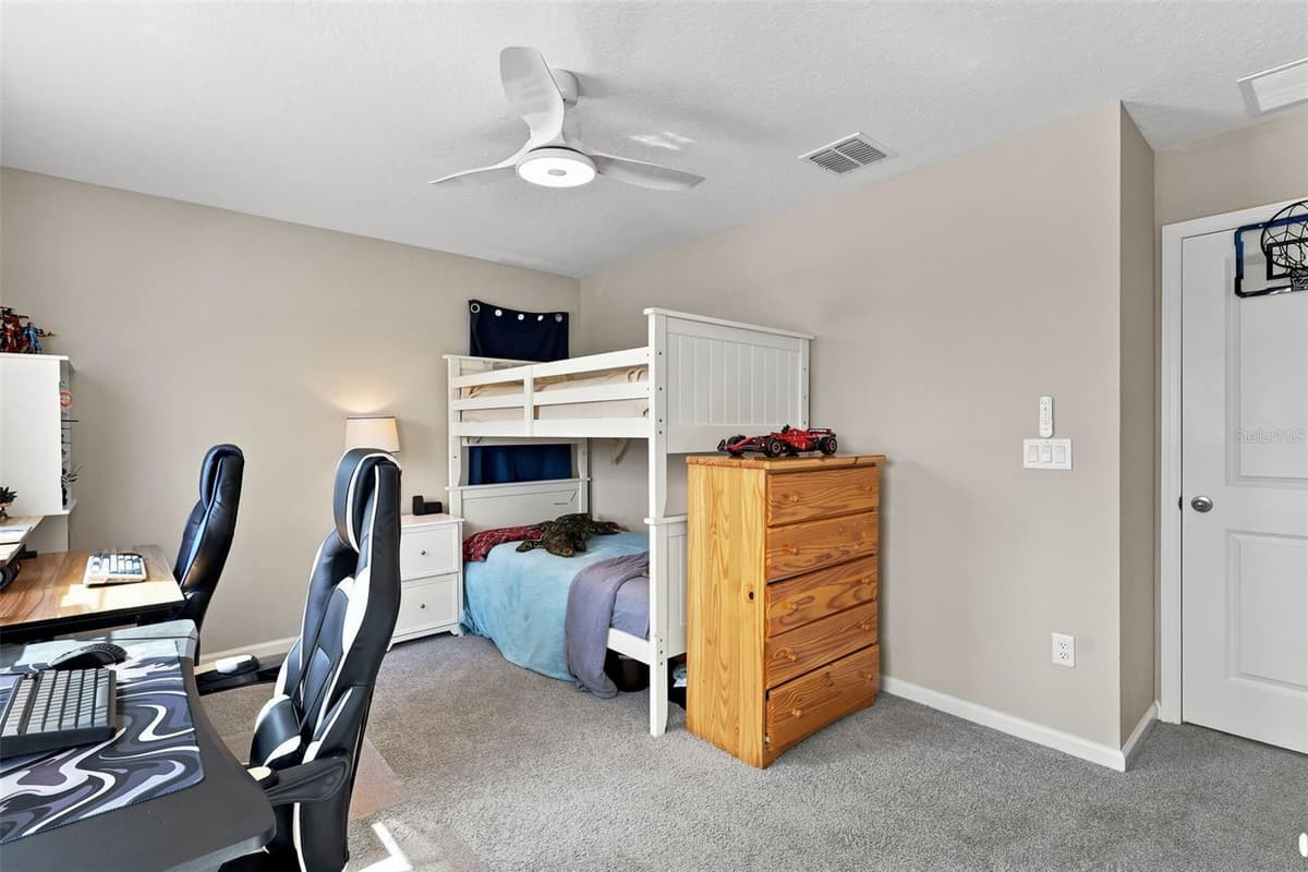 832 GRIFFON AVENUE — photo 39 of 58