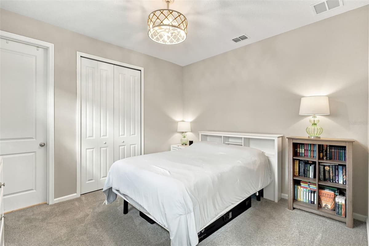 832 GRIFFON AVENUE — photo 33 of 58