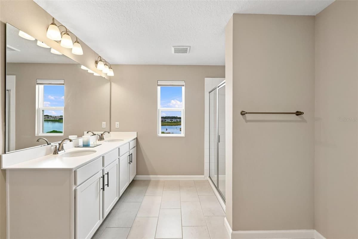 832 GRIFFON AVENUE — photo 36 of 58