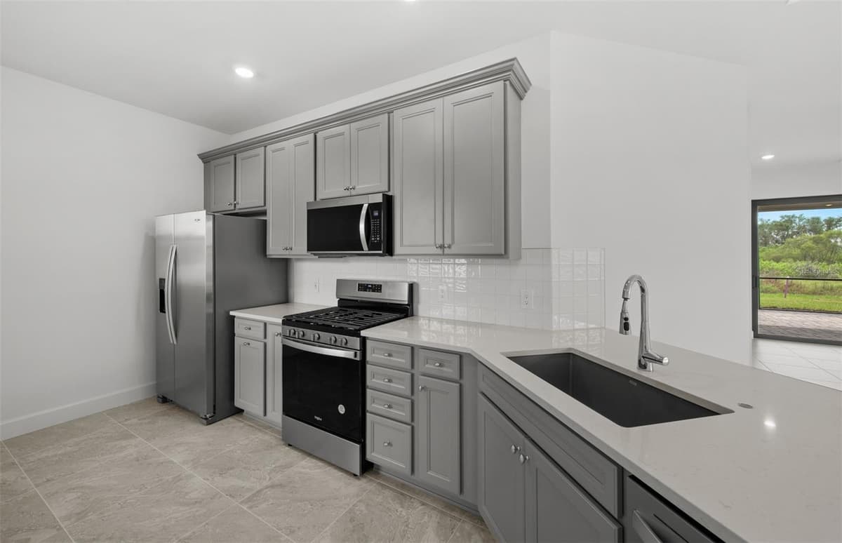 18604 HARBOR SANDS PLACE — photo 4 of 20