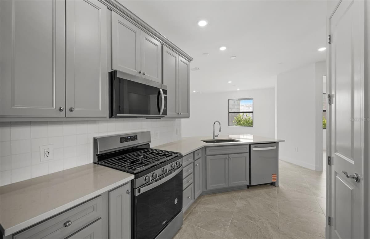 18604 HARBOR SANDS PLACE — photo 5 of 20