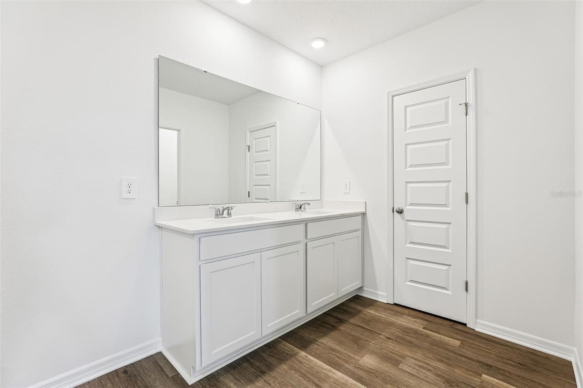4003 VALERIAN WAY — photo 27 of 35