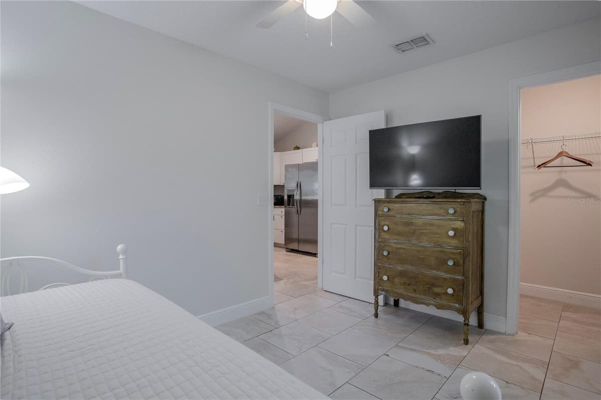 1202 DEWEY STREET — photo 12 of 30