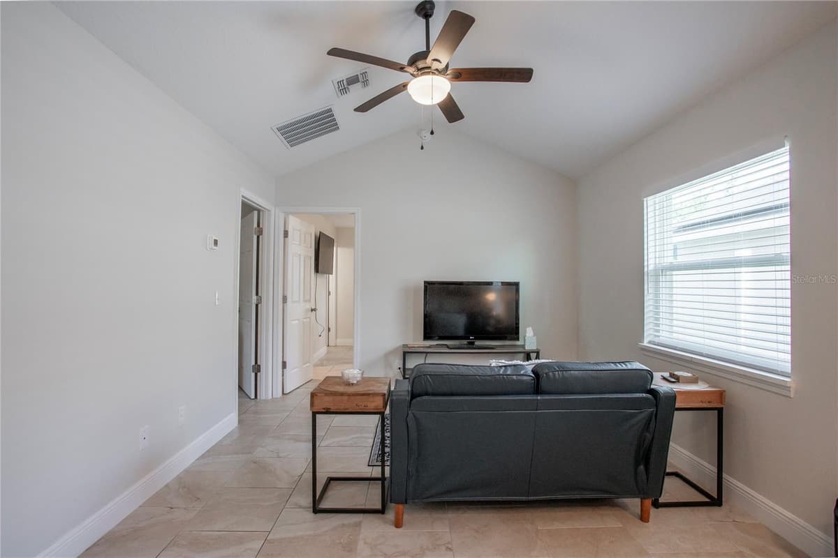 1202 DEWEY STREET — photo 10 of 30