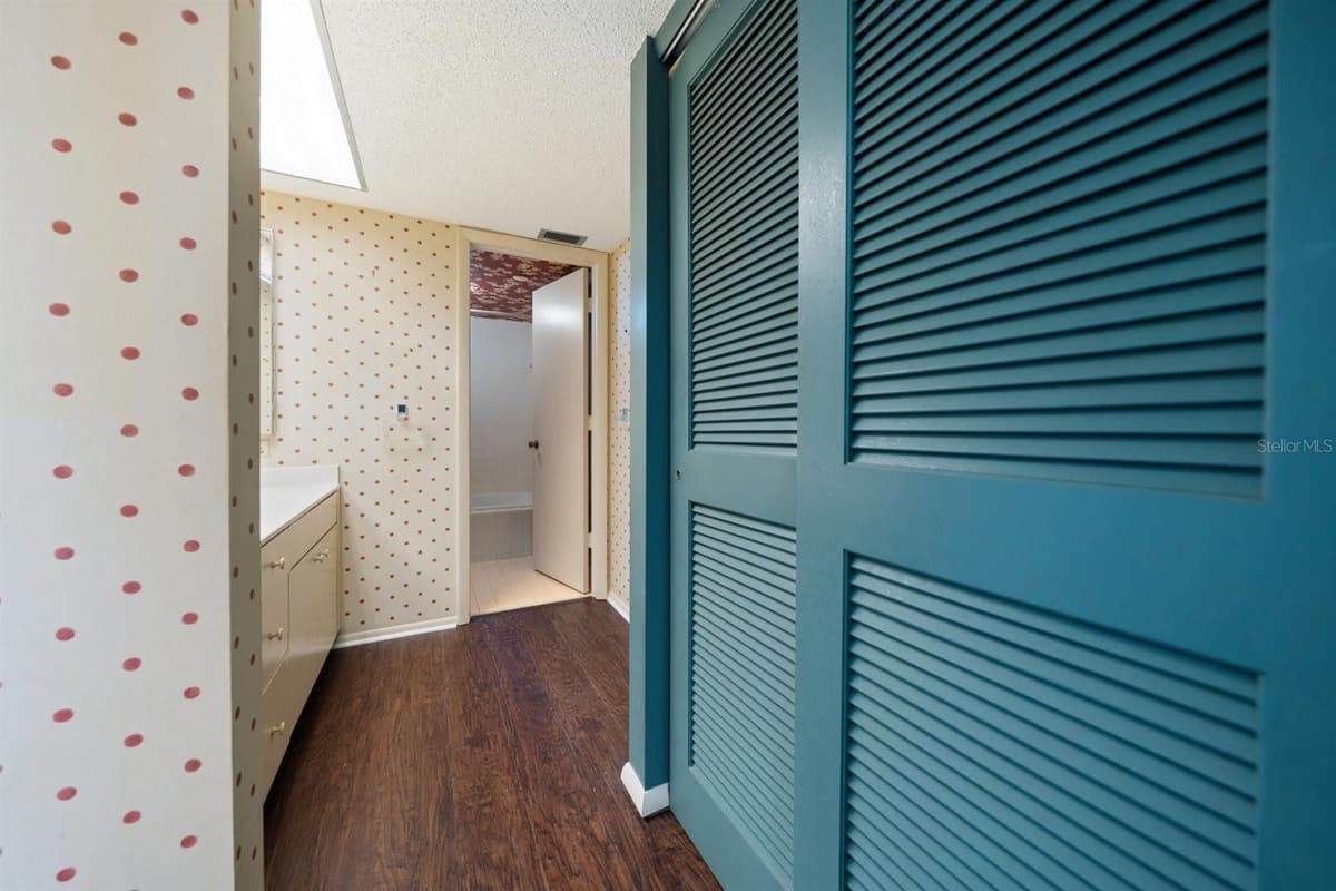 1250 GULF BOULEVARD — photo 17 of 32
