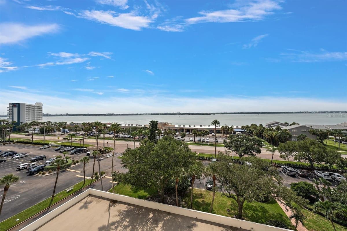 1250 GULF BOULEVARD — photo 27 of 32