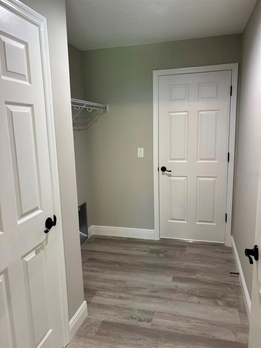 8468 EMPIRE AVENUE — photo 15 of 28