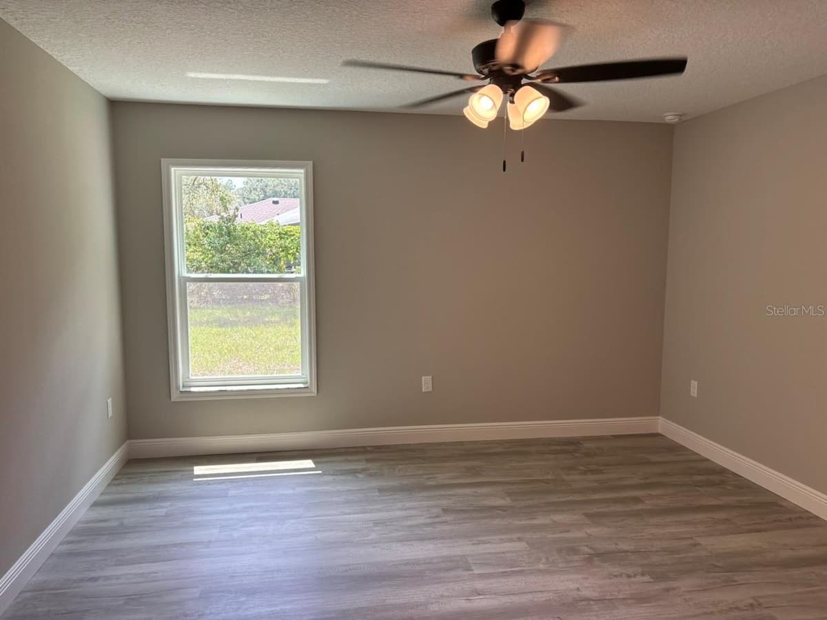 8468 EMPIRE AVENUE — photo 16 of 28