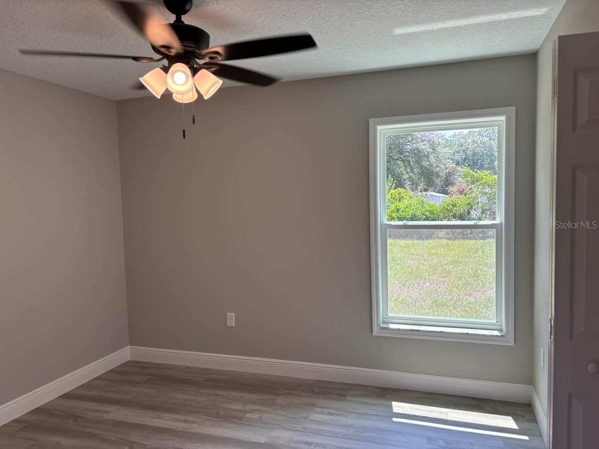 8468 EMPIRE AVENUE — photo 25 of 28