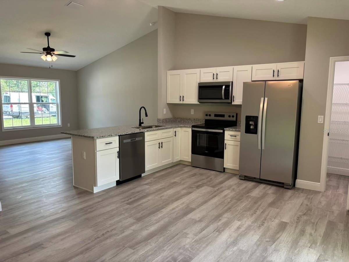 8468 EMPIRE AVENUE — photo 13 of 28