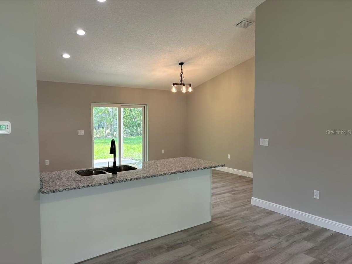 8468 EMPIRE AVENUE — photo 11 of 28