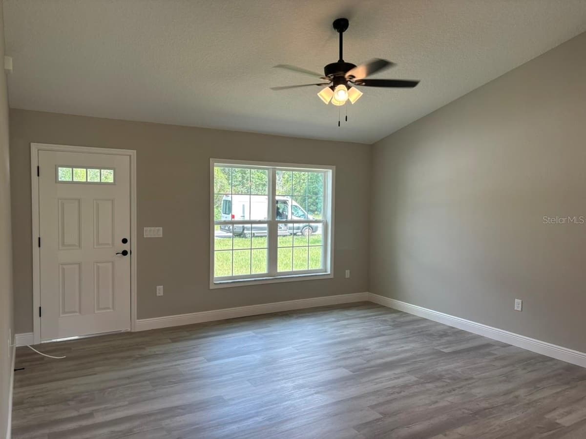 8468 EMPIRE AVENUE — photo 8 of 28