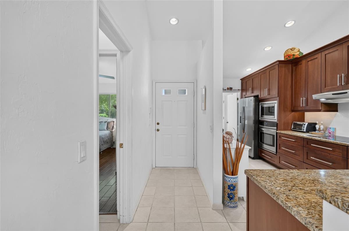 854 51ST WAY — photo 8 of 59