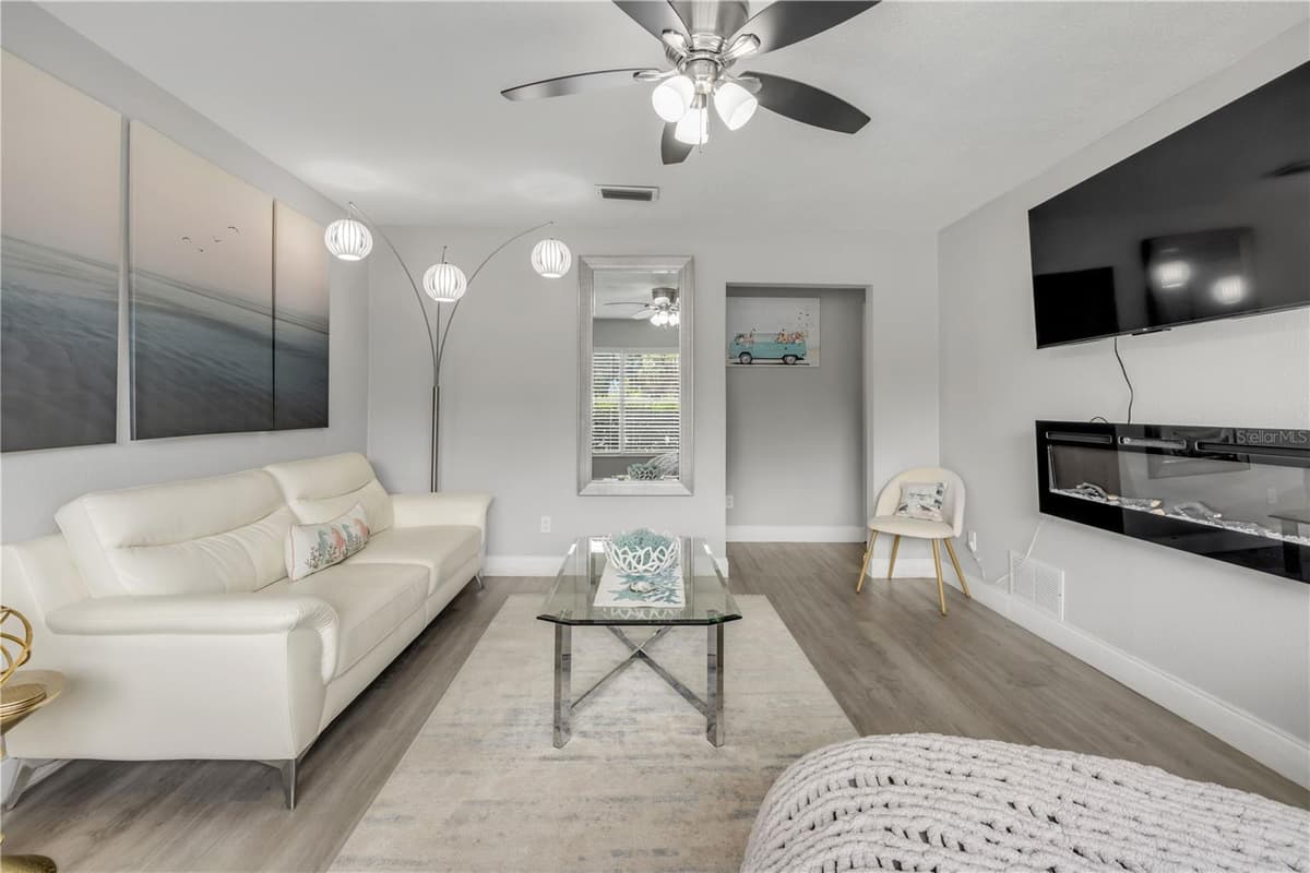 2952 CARRIAGE DRIVE — photo 4 of 35