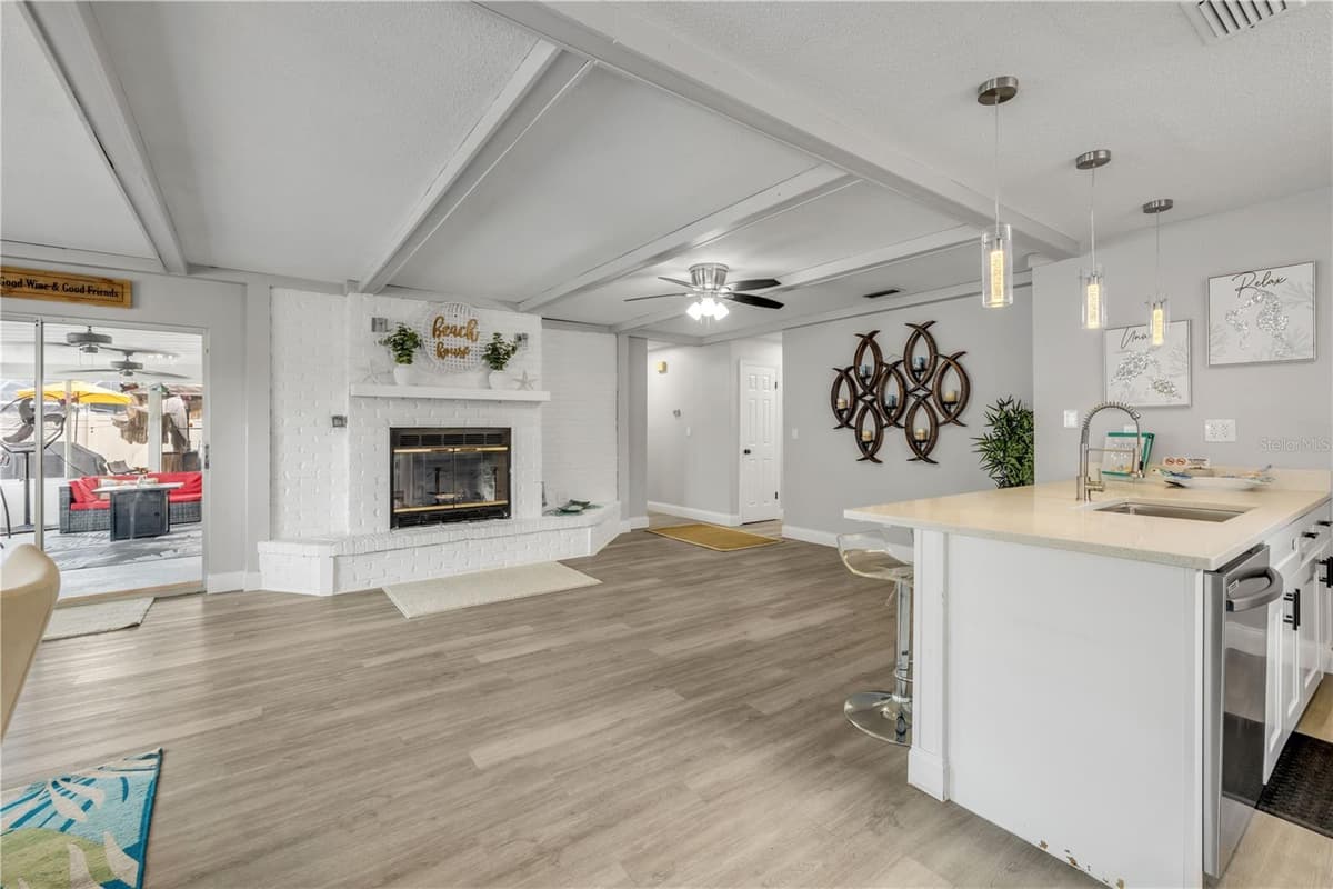 2952 CARRIAGE DRIVE — photo 9 of 35