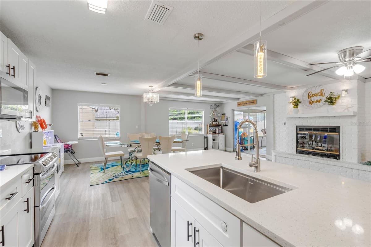 2952 CARRIAGE DRIVE — photo 8 of 35