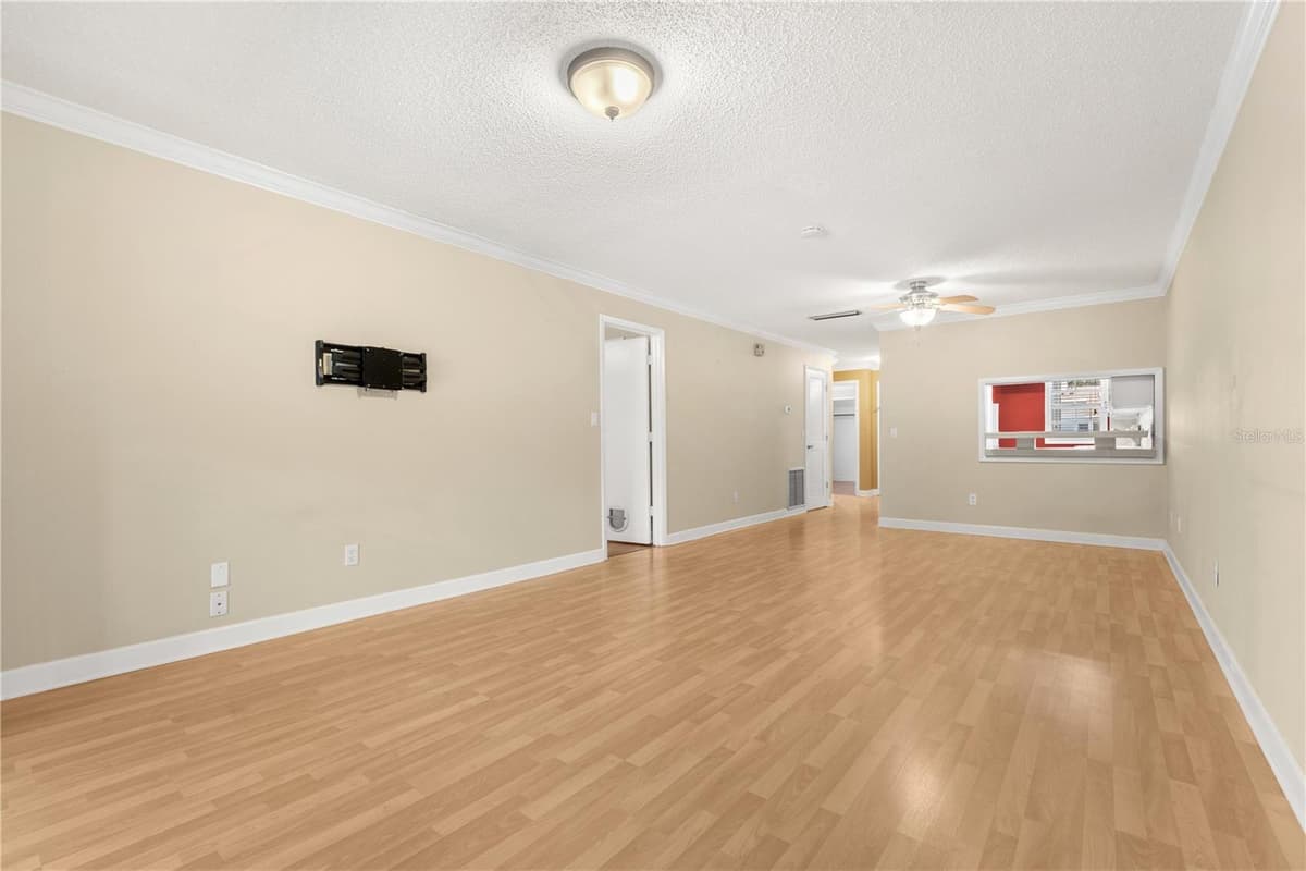 3823 OAK DRIVE — photo 8 of 31