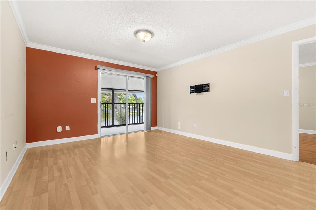 3823 OAK DRIVE — photo 10 of 31