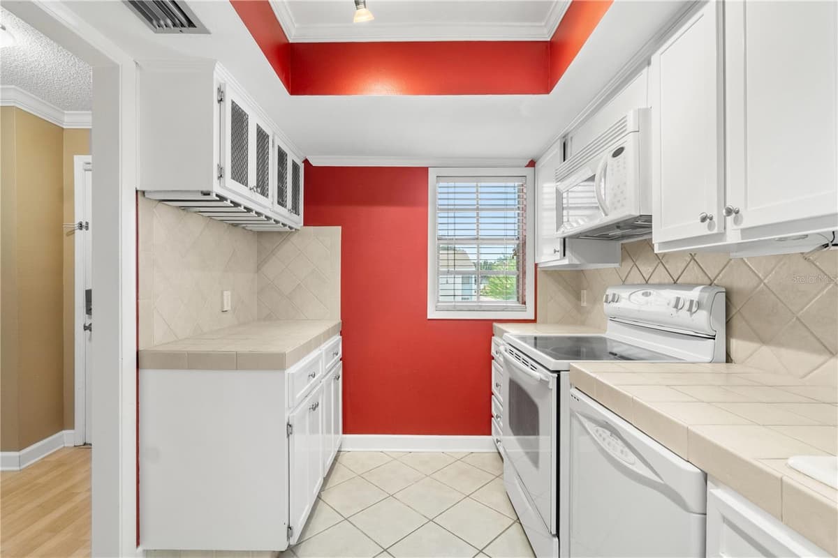 3823 OAK DRIVE — photo 5 of 31