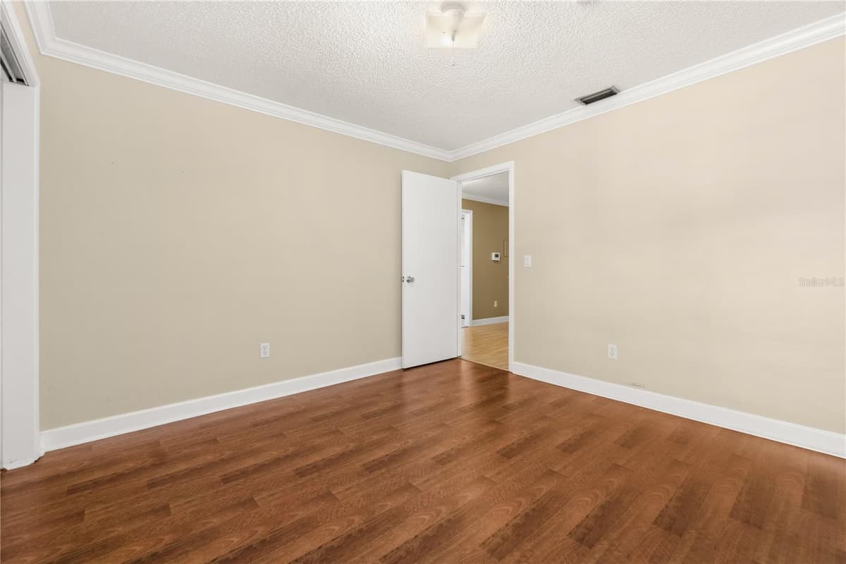 3823 OAK DRIVE — photo 15 of 31