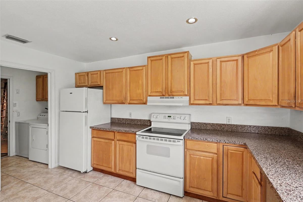 997 MARIPOSA DRIVE — photo 10 of 26