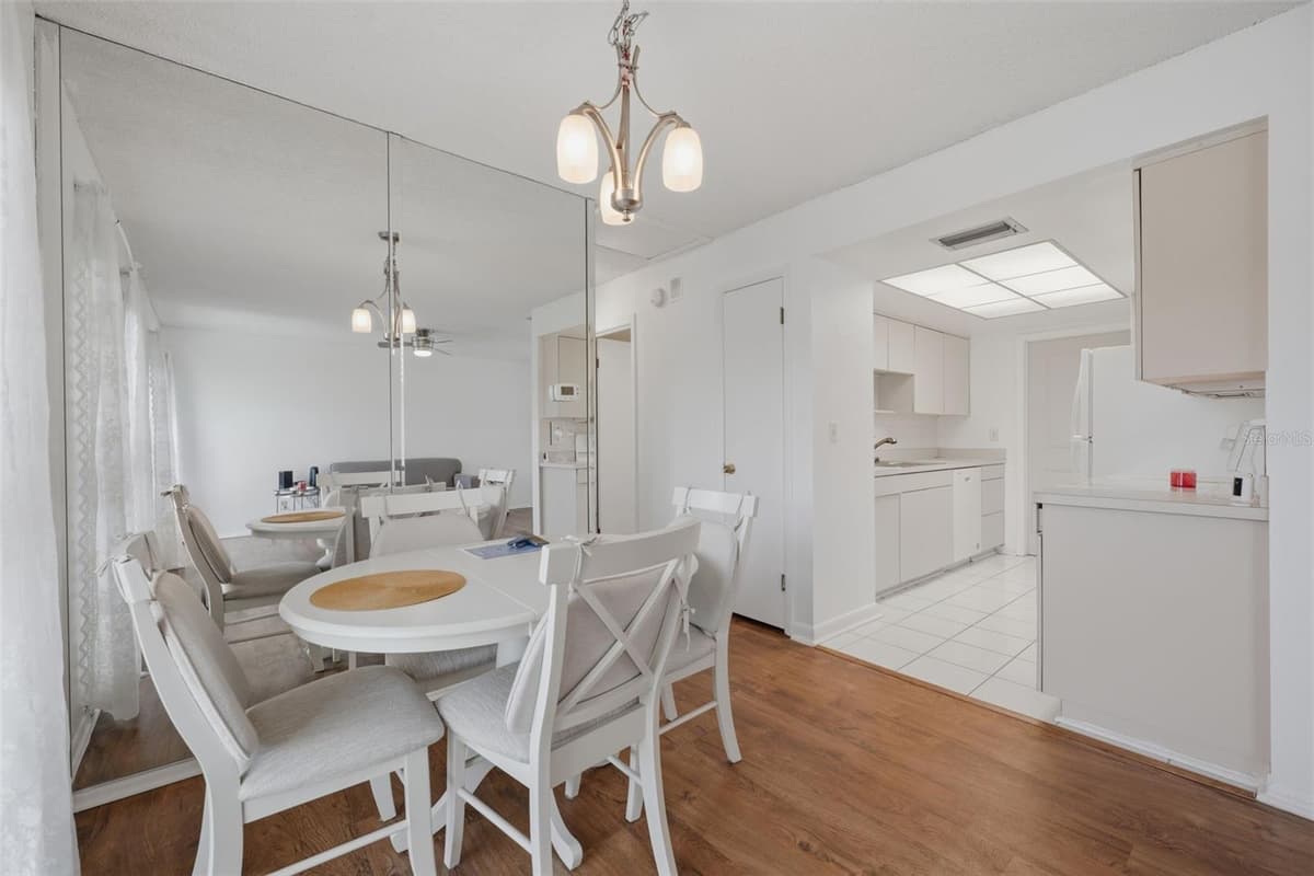 2722 SHERBROOKE LANE — photo 9 of 52