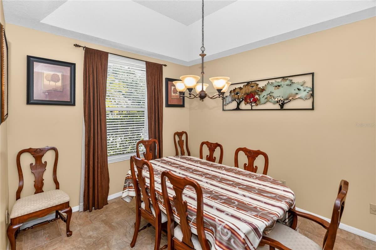1907 WESTBOURNE DRIVE — photo 6 of 31