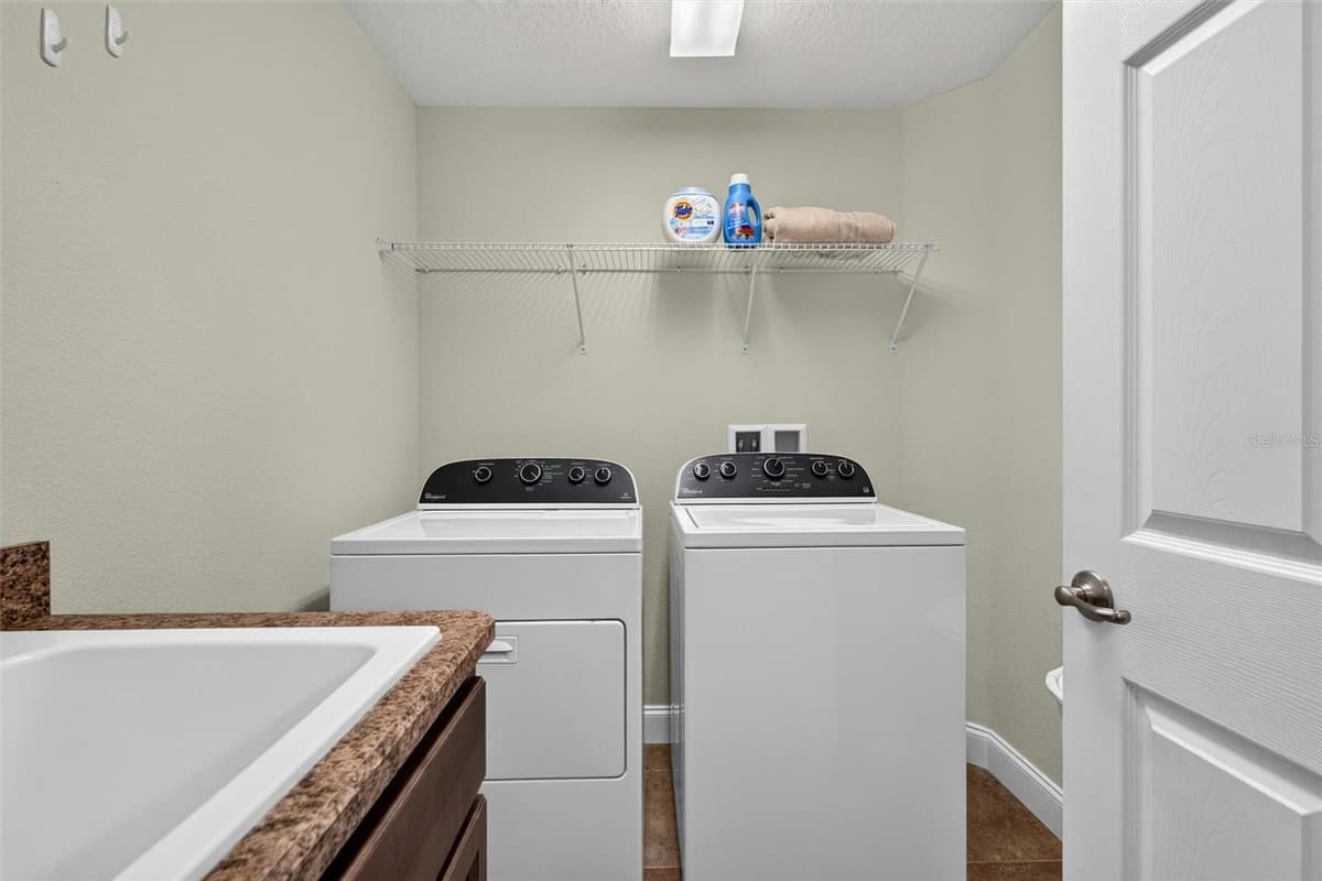 3164 CONNEMARA DRIVE — photo 37 of 53
