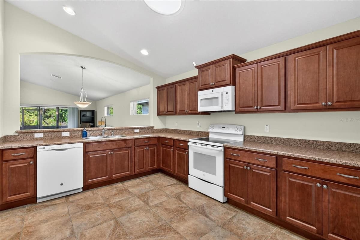 3164 CONNEMARA DRIVE — photo 11 of 53