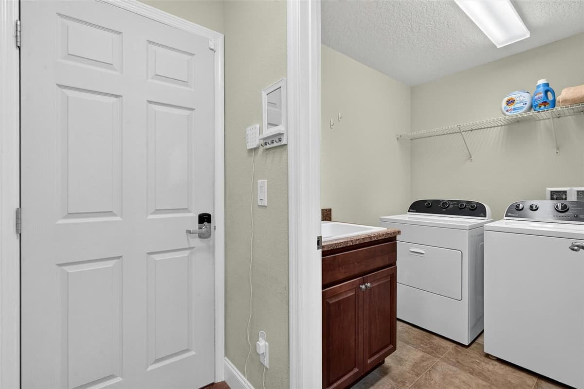 3164 CONNEMARA DRIVE — photo 38 of 53