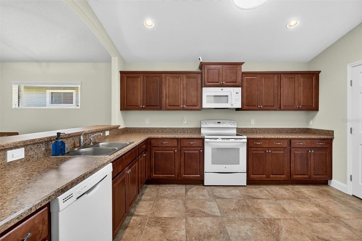 3164 CONNEMARA DRIVE — photo 12 of 53