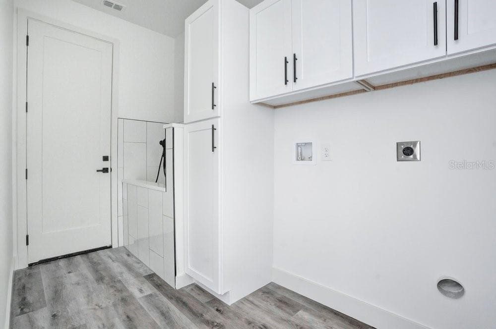551 DOWLING CIRCLE — photo 34 of 41