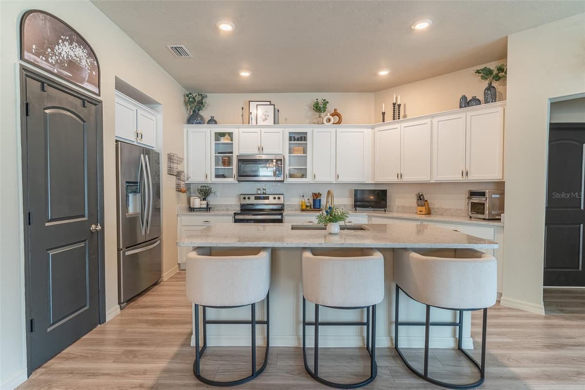 615 VALRI PARK DRIVE — photo 5 of 37