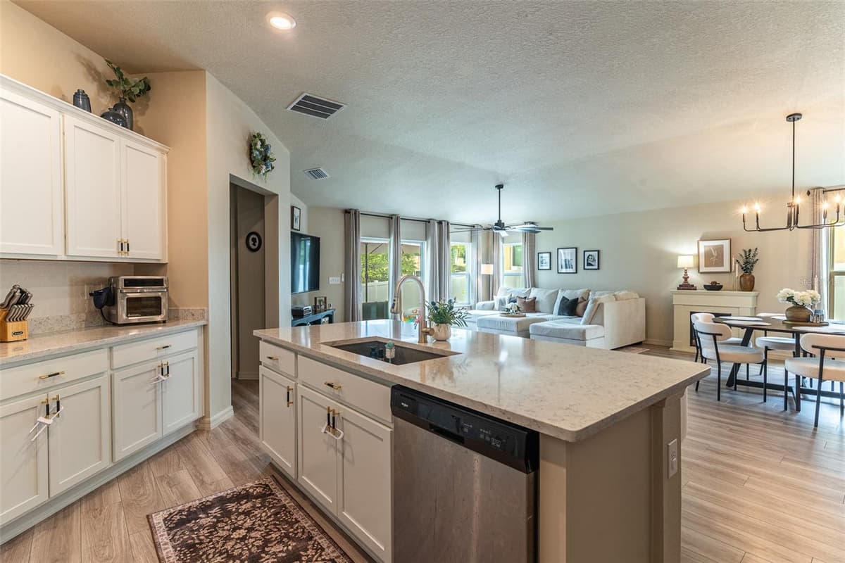 615 VALRI PARK DRIVE — photo 8 of 37