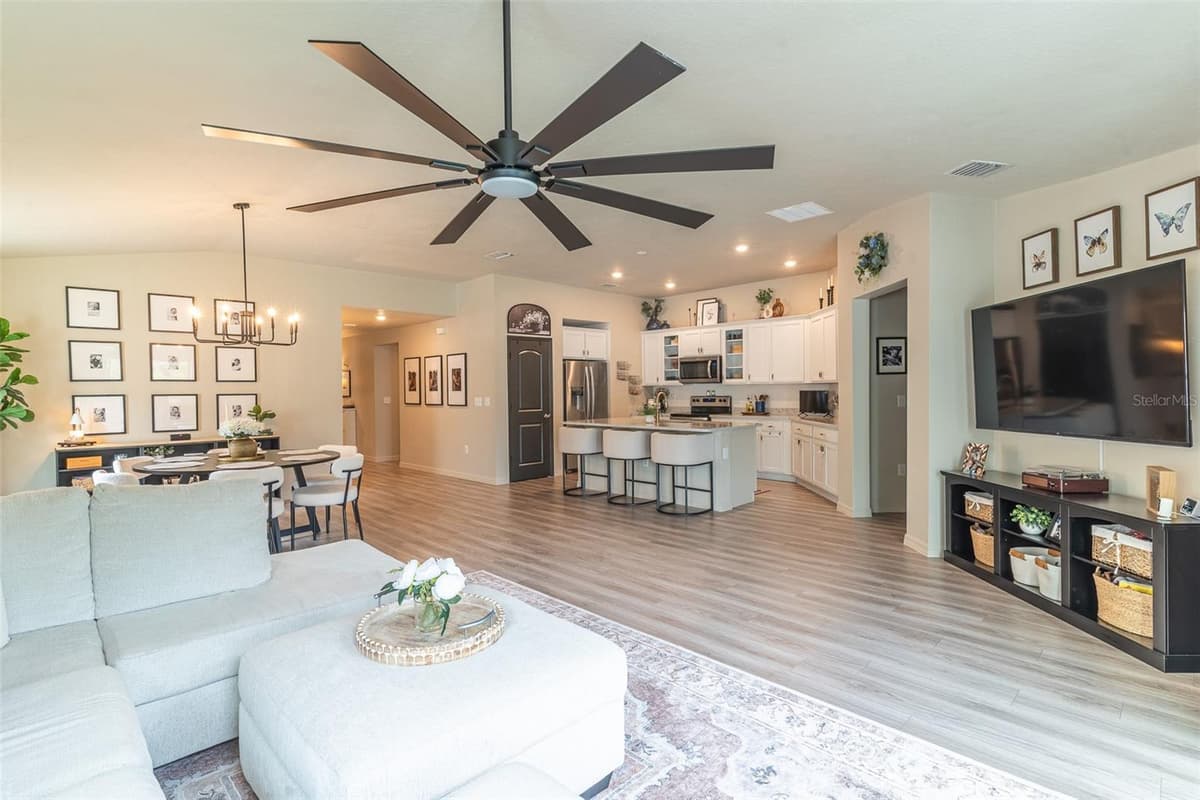 615 VALRI PARK DRIVE — photo 3 of 37