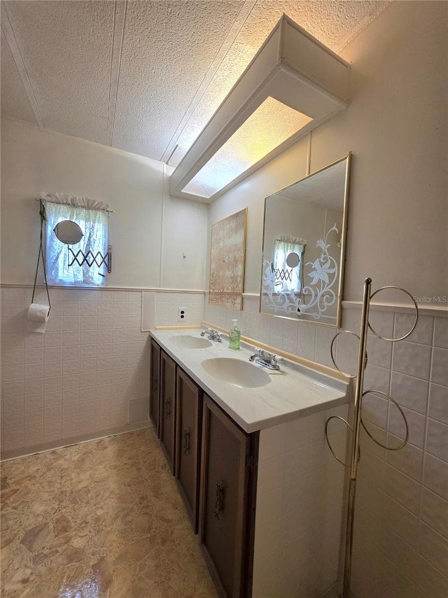 33600 ISABELLE DRIVE — photo 24 of 61