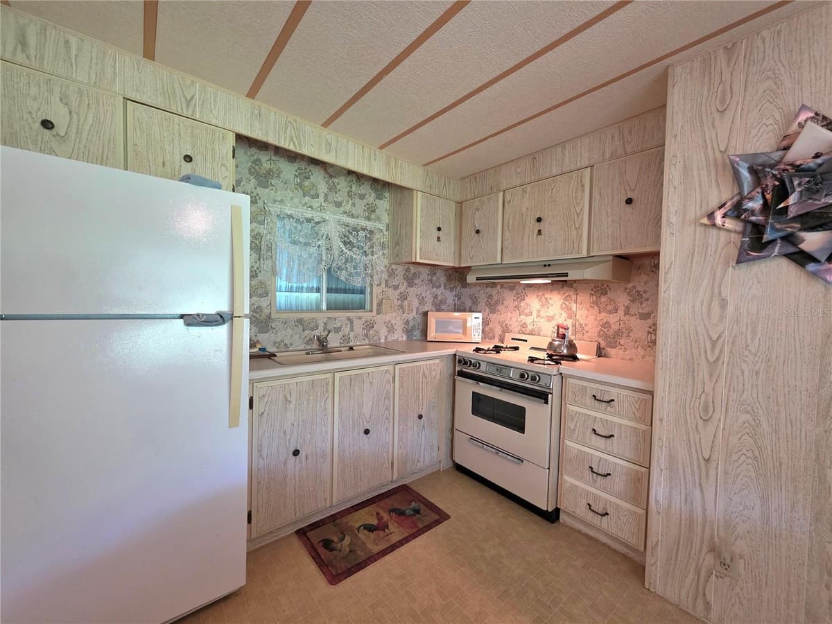 33600 ISABELLE DRIVE — photo 35 of 61