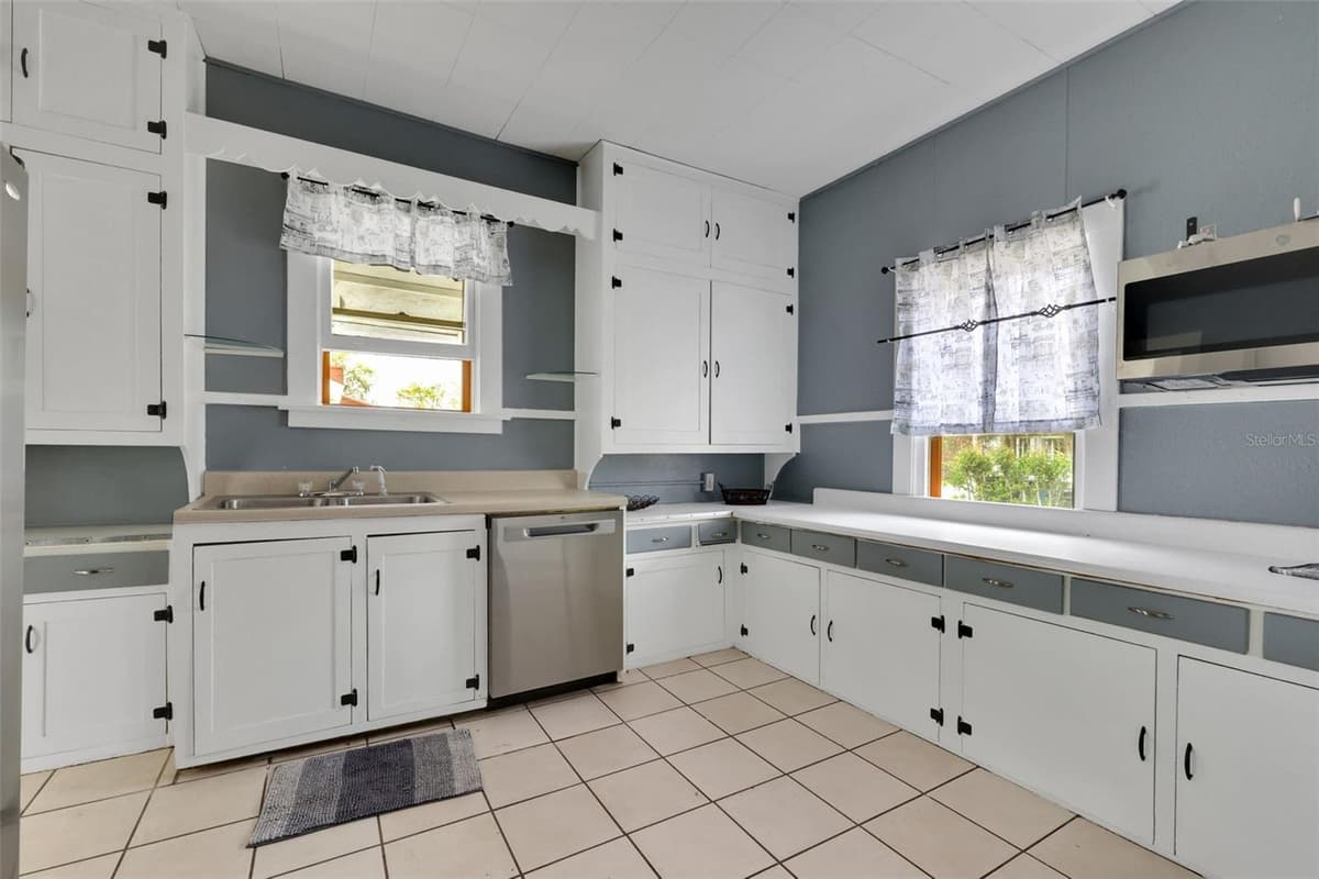 742 HIBISCUS AVENUE — photo 8 of 21