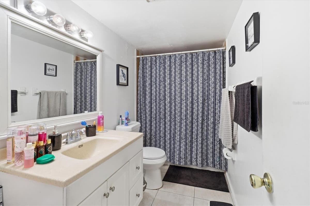 931 W OAK RIDGE ROAD — photo 15 of 18