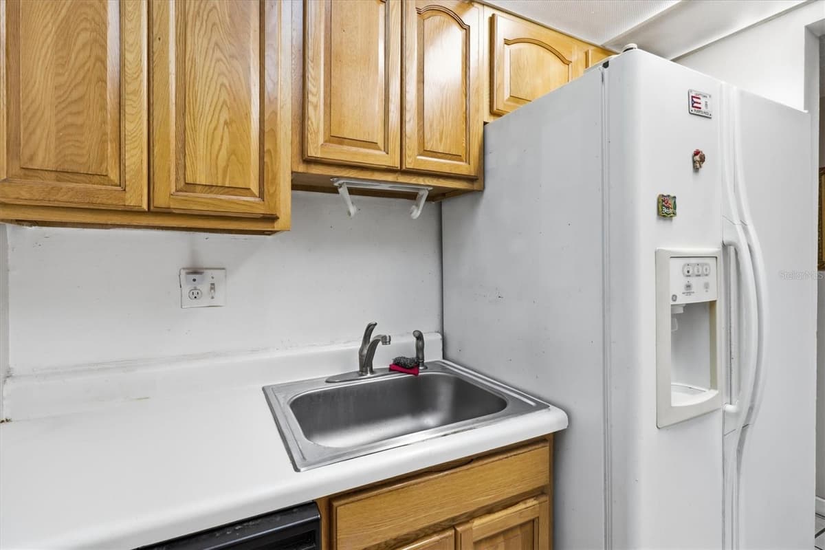 931 W OAK RIDGE ROAD — photo 8 of 18