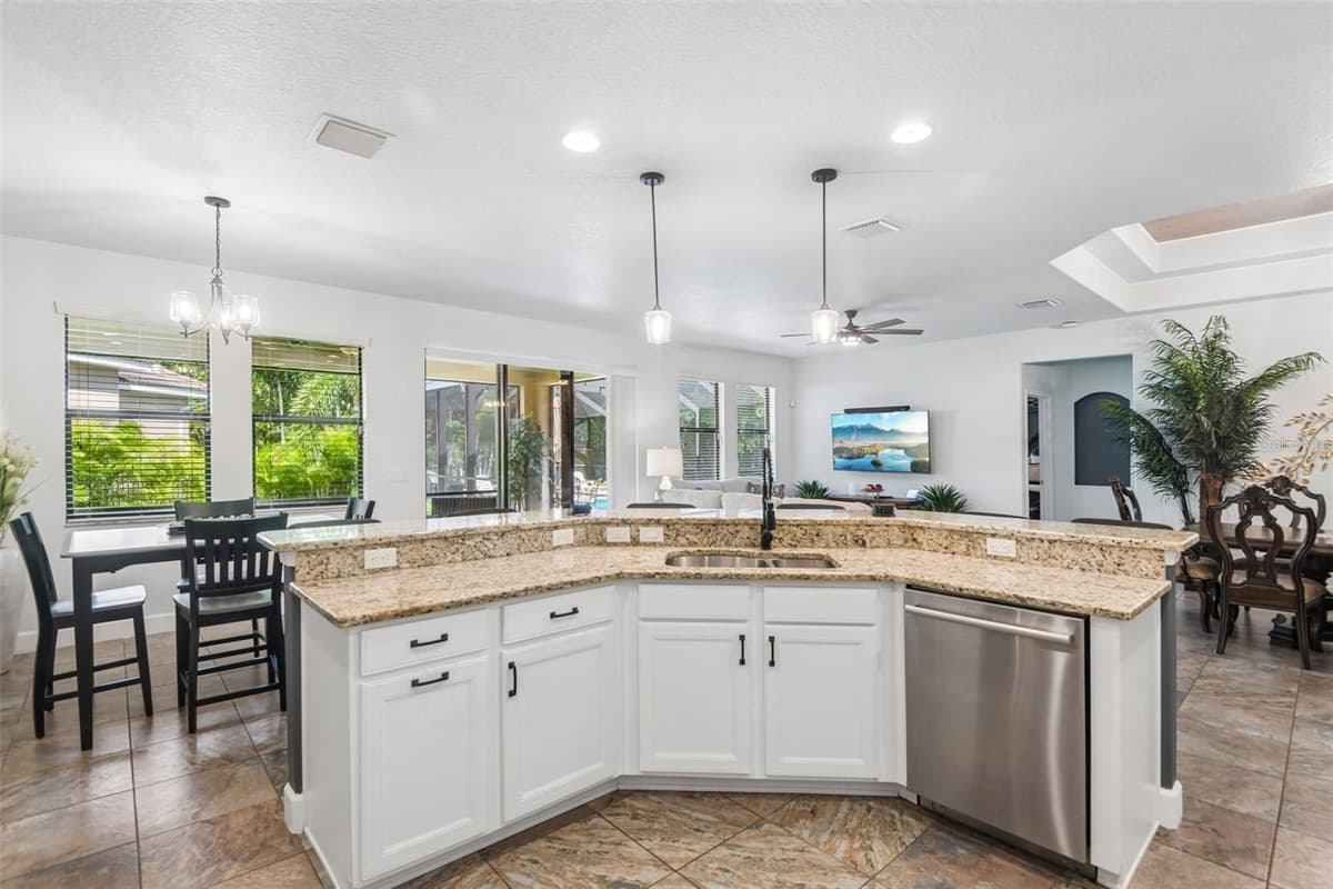 4586 GRAND LAKESIDE DRIVE — photo 22 of 65