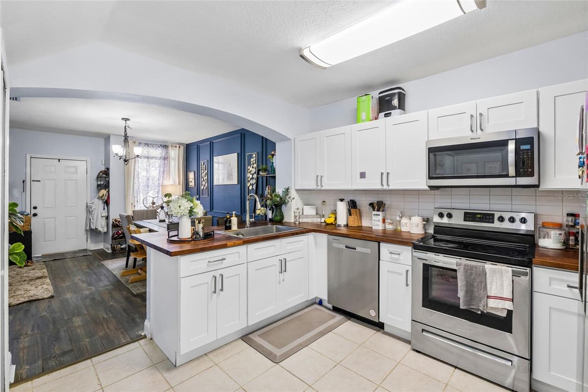 6105 OLIVEDALE DRIVE — photo 14 of 48