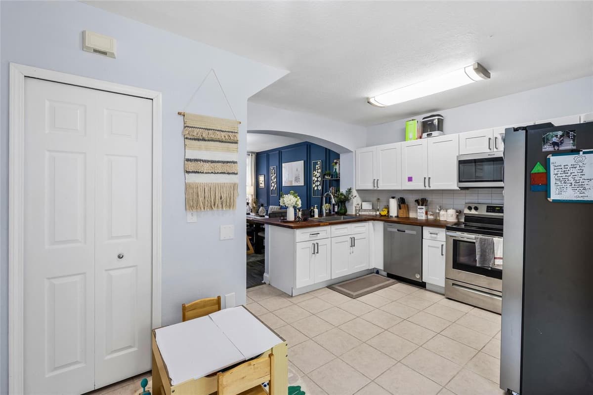 6105 OLIVEDALE DRIVE — photo 15 of 48