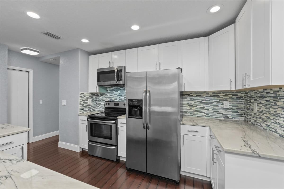 1520 CHURCH AVENUE — photo 8 of 33
