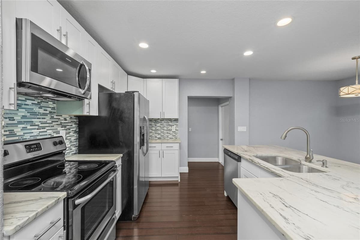 1520 CHURCH AVENUE — photo 9 of 33
