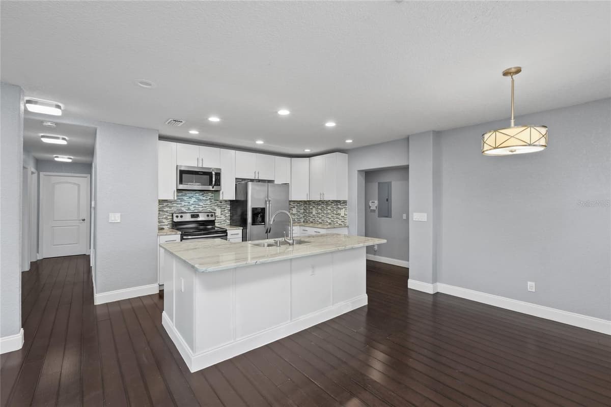 1520 CHURCH AVENUE — photo 6 of 33